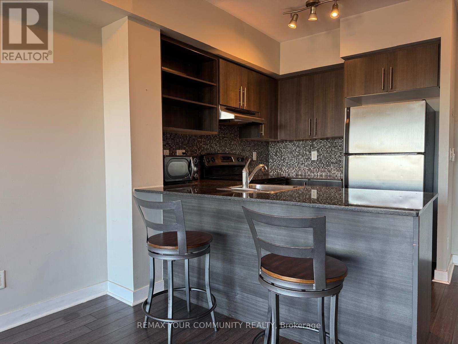 827 - 120 Dallimore Circle Property Photo 9