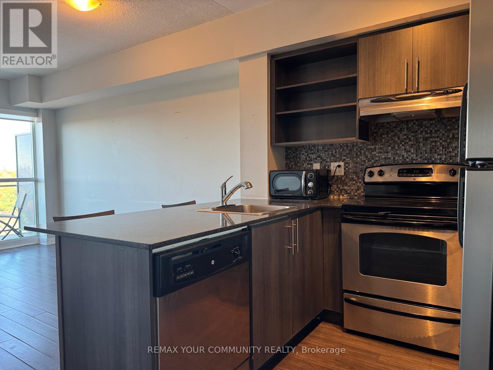 827 - 120 Dallimore Circle Property Photo 10