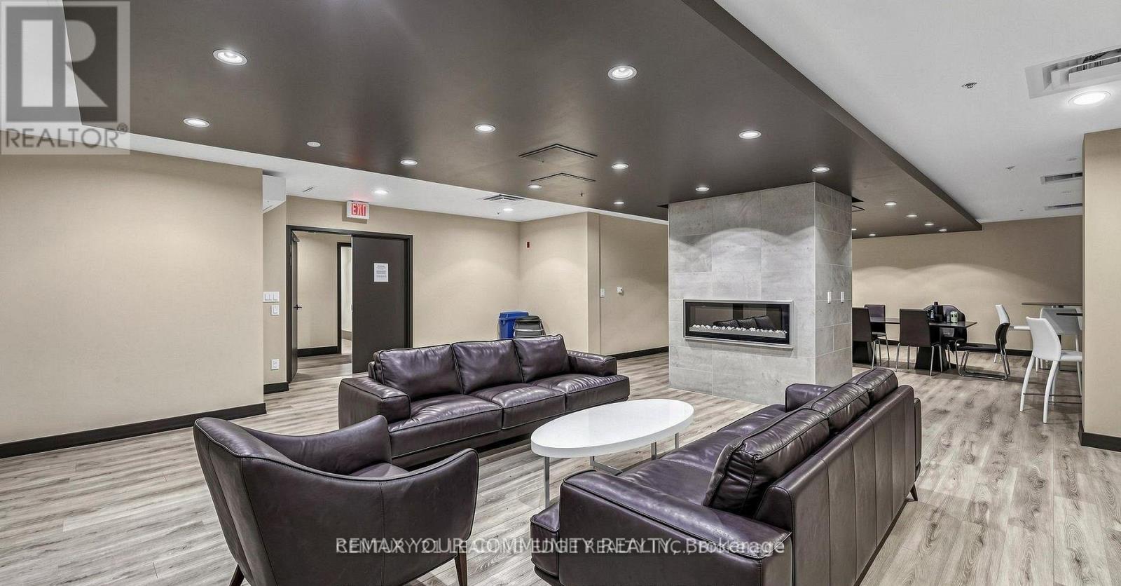 827 - 120 Dallimore Circle Property Photo 17