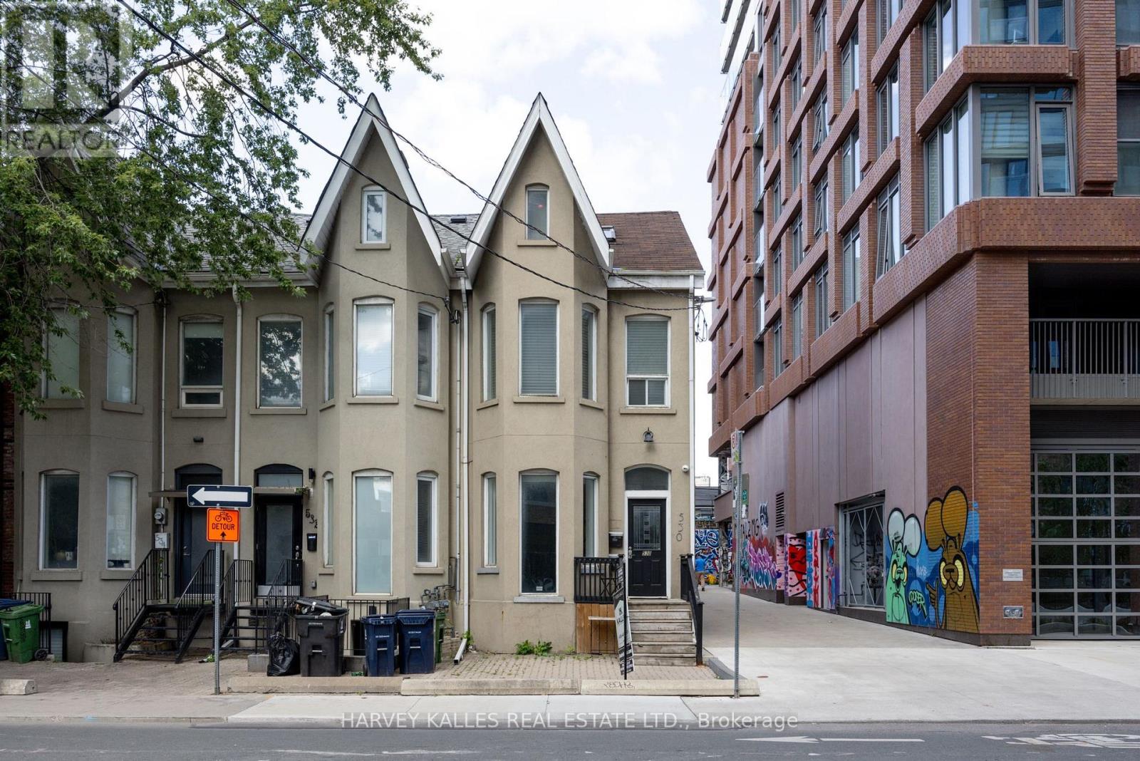 530 Richmond Street W Property Photo 1