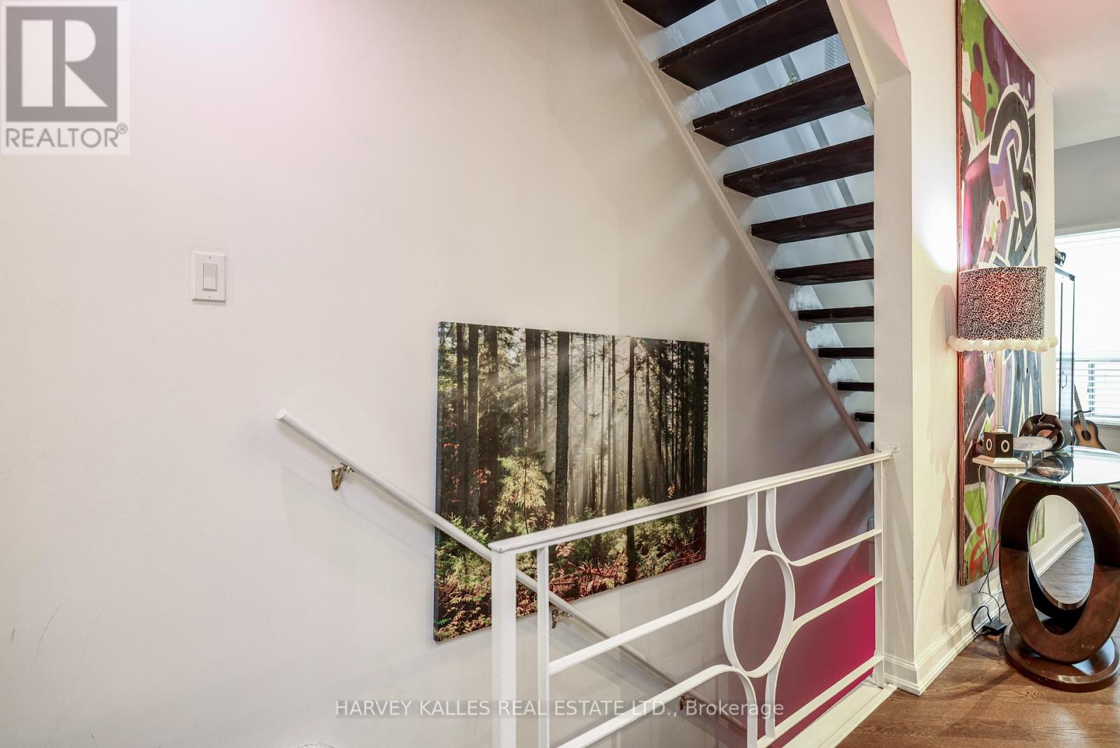530 Richmond Street W Property Photo 2
