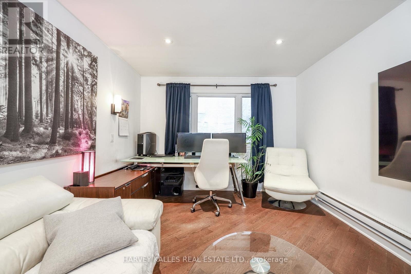 530 Richmond Street W Property Photo 9