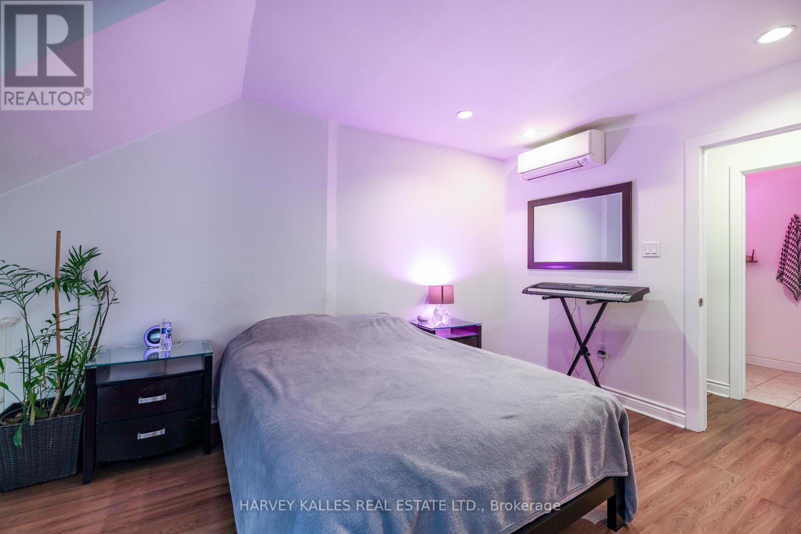530 Richmond Street W Property Photo 15