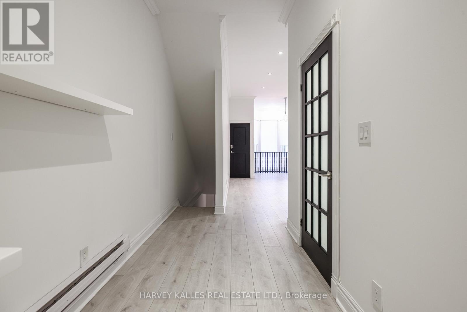 530 Richmond Street W Property Photo 20