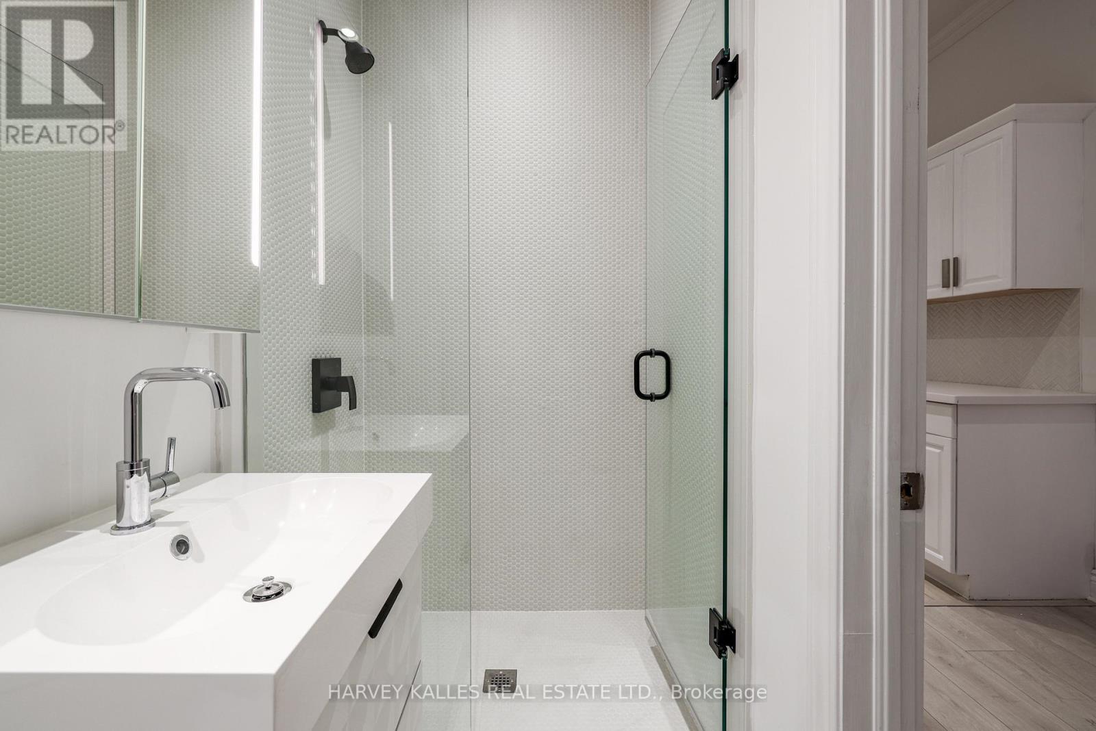 530 Richmond Street W Property Photo 21