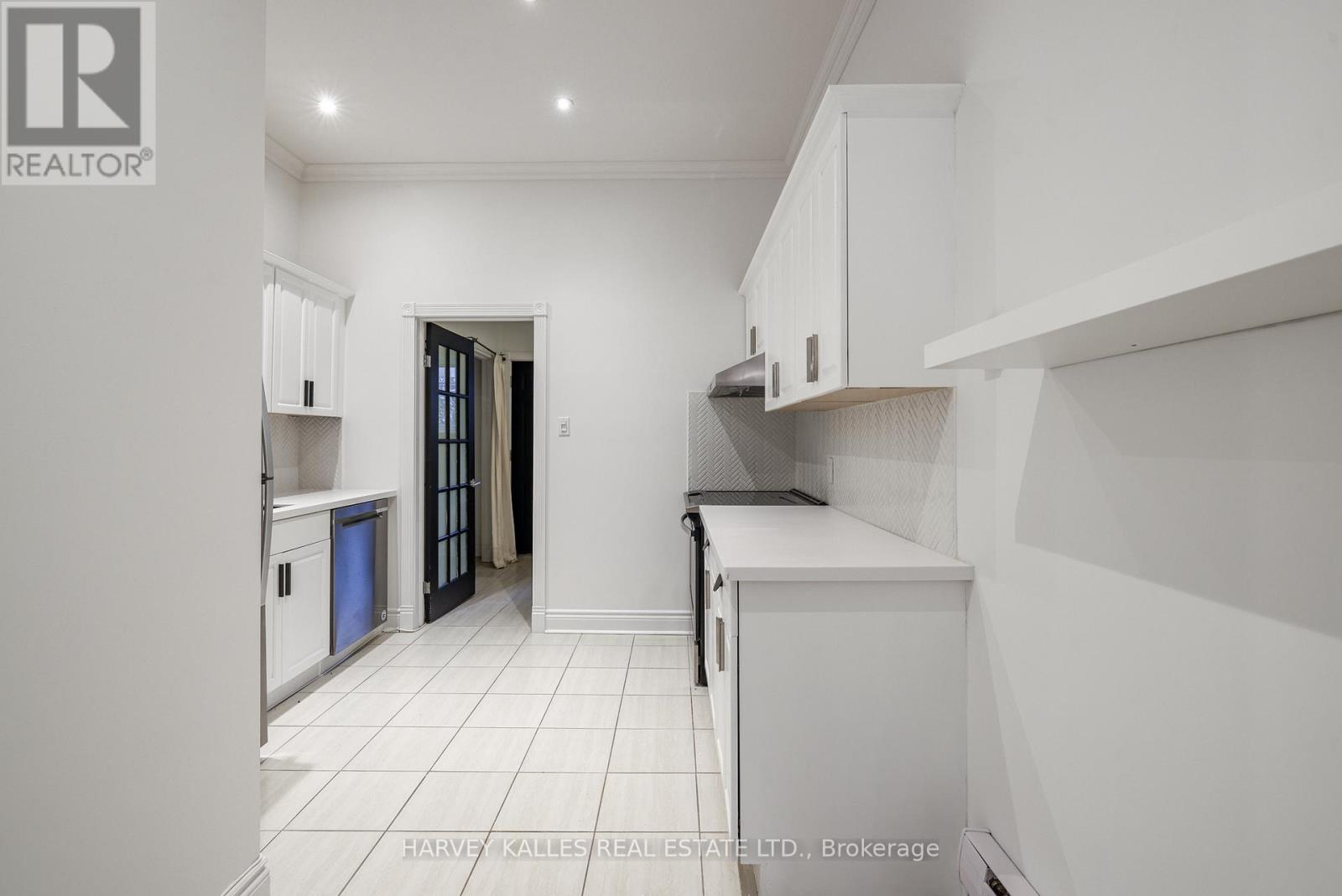 530 Richmond Street W Property Photo 22
