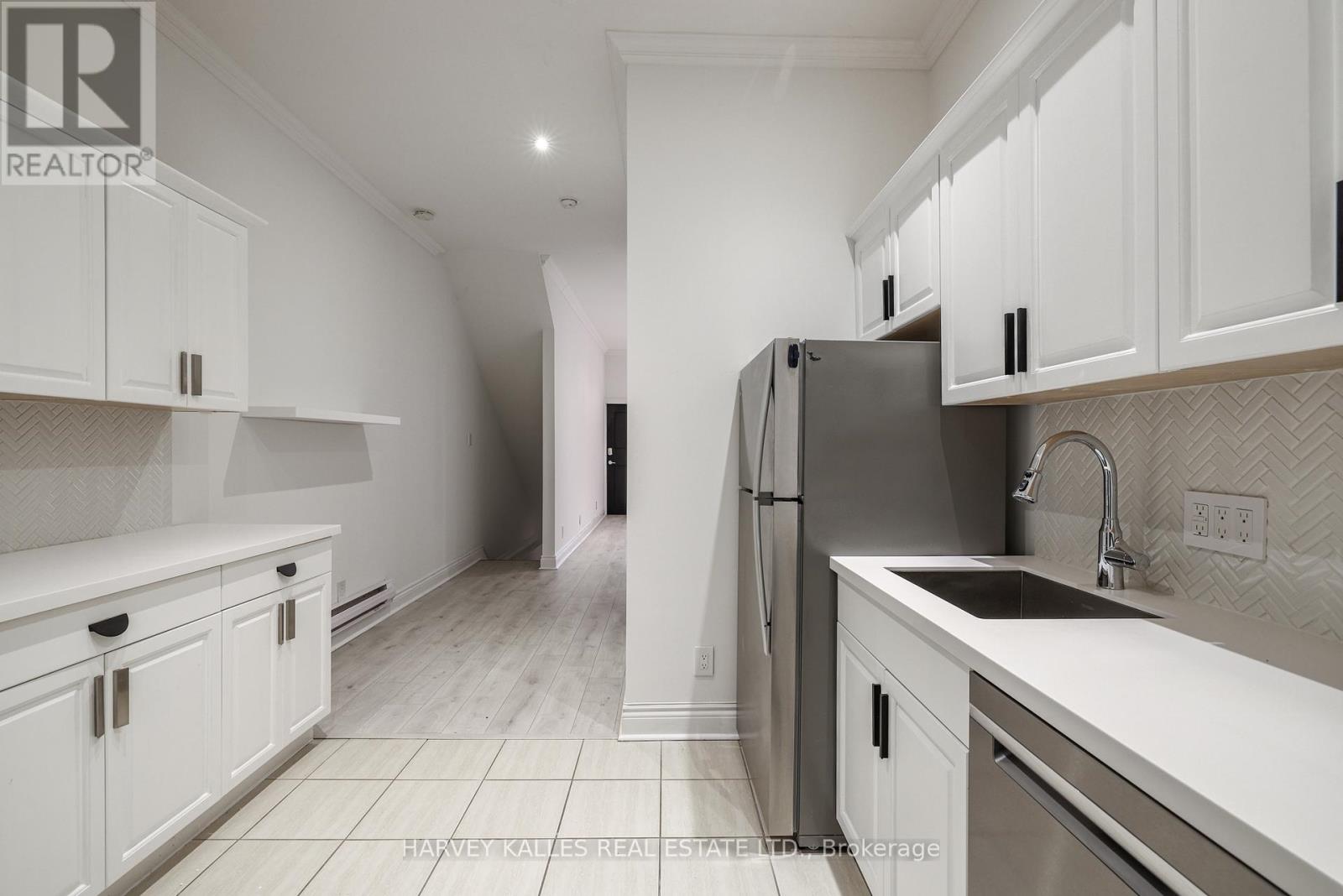 530 Richmond Street W Property Photo 23