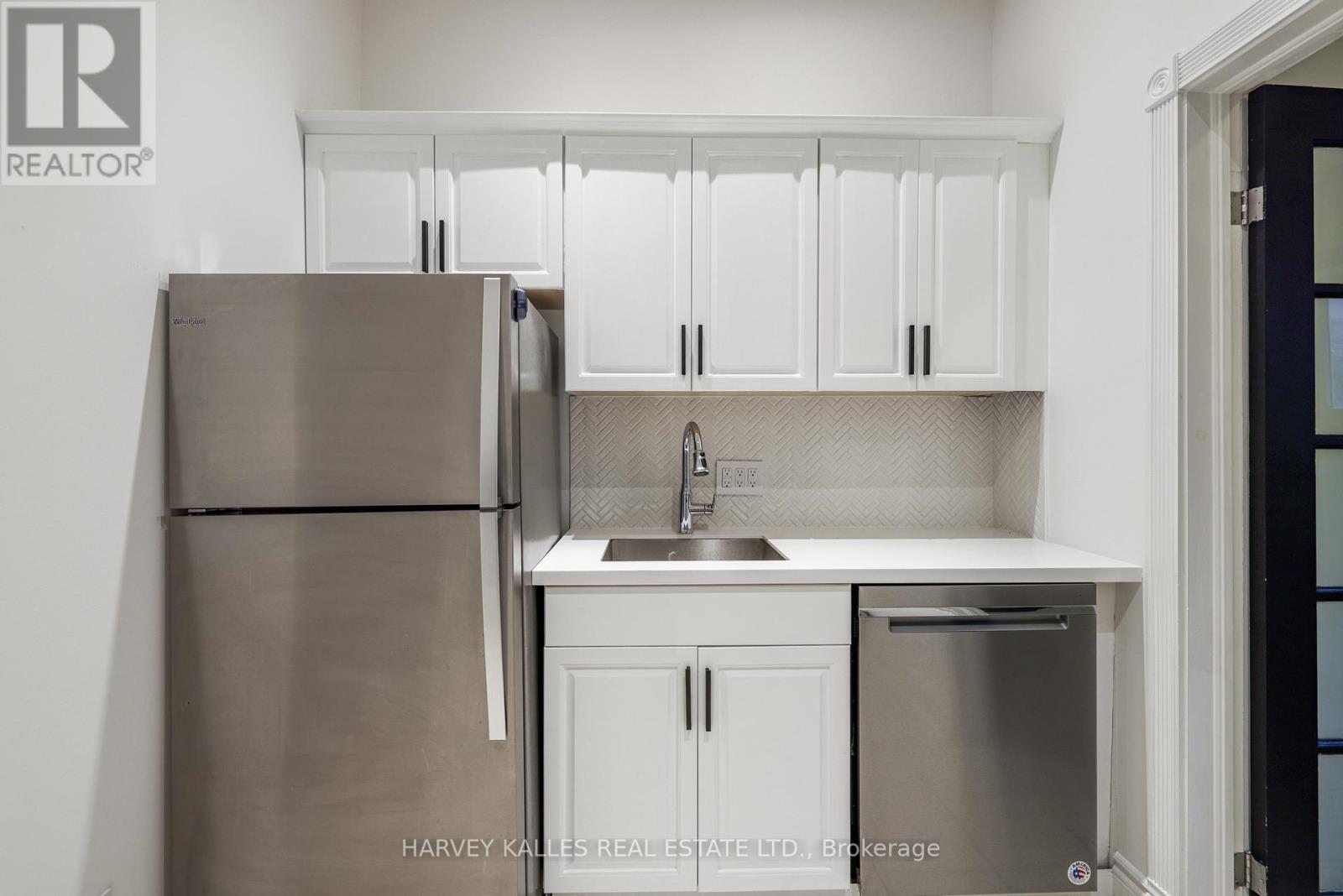 530 Richmond Street W Property Photo 25