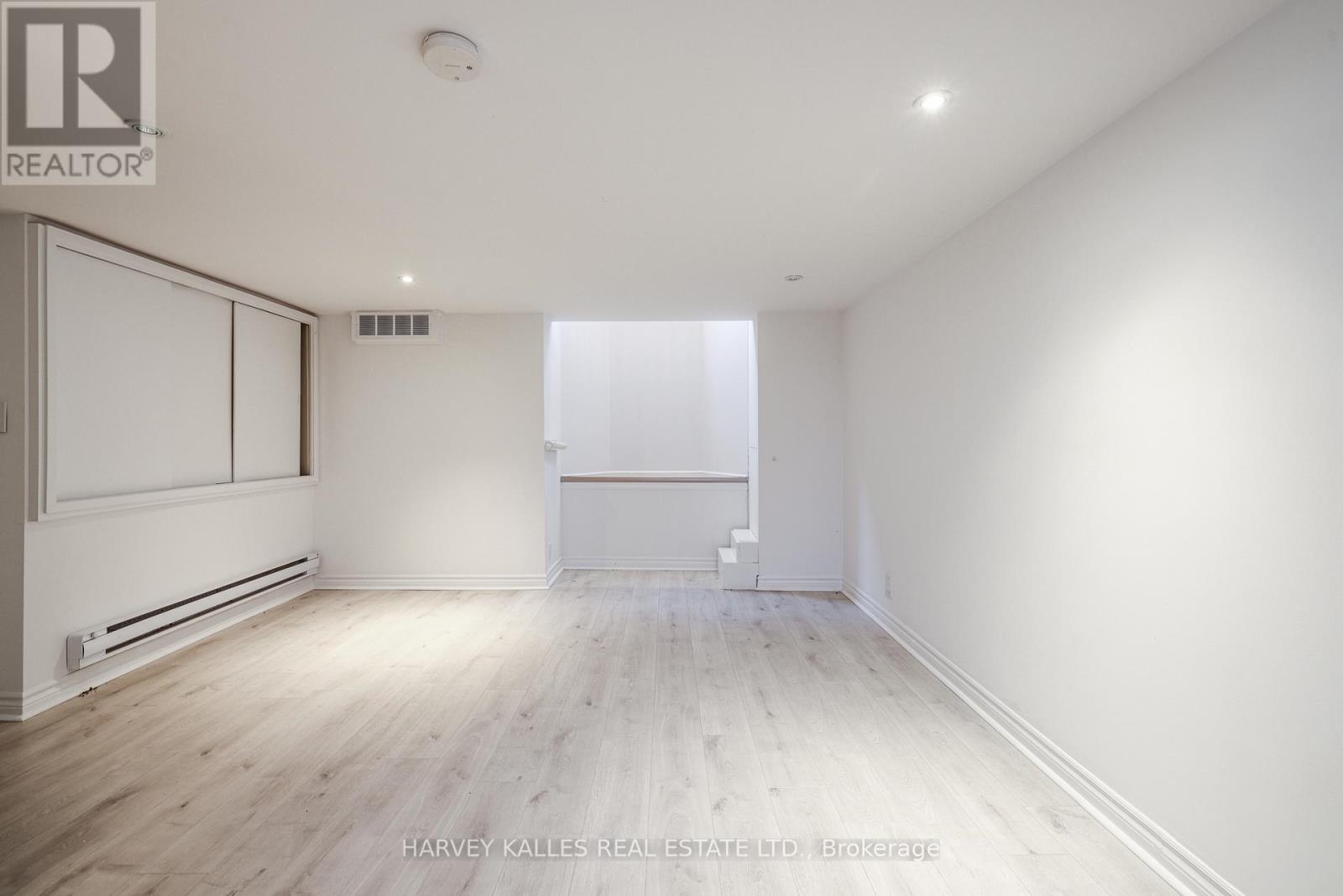 530 Richmond Street W Property Photo 29