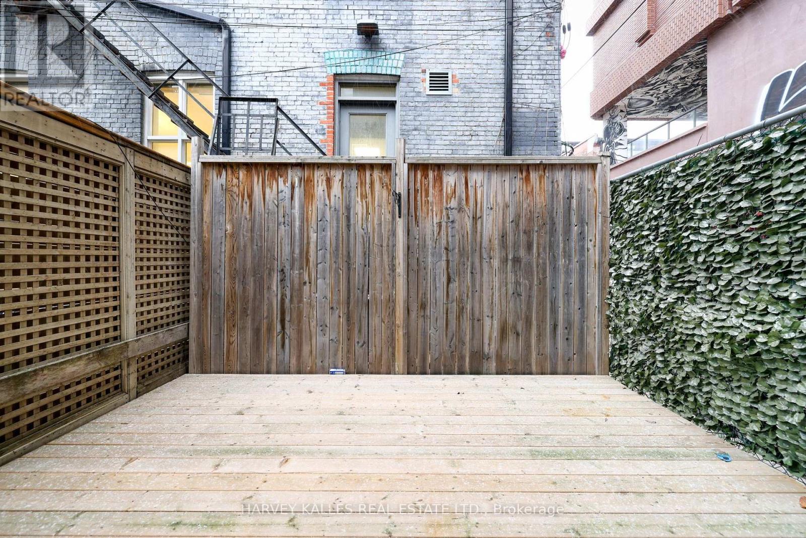530 Richmond Street W Property Photo 31