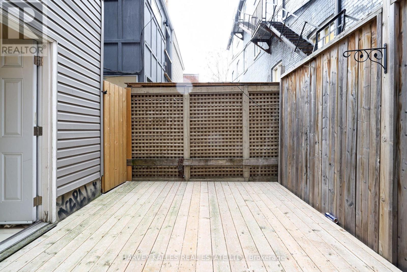 530 Richmond Street W Property Photo 32