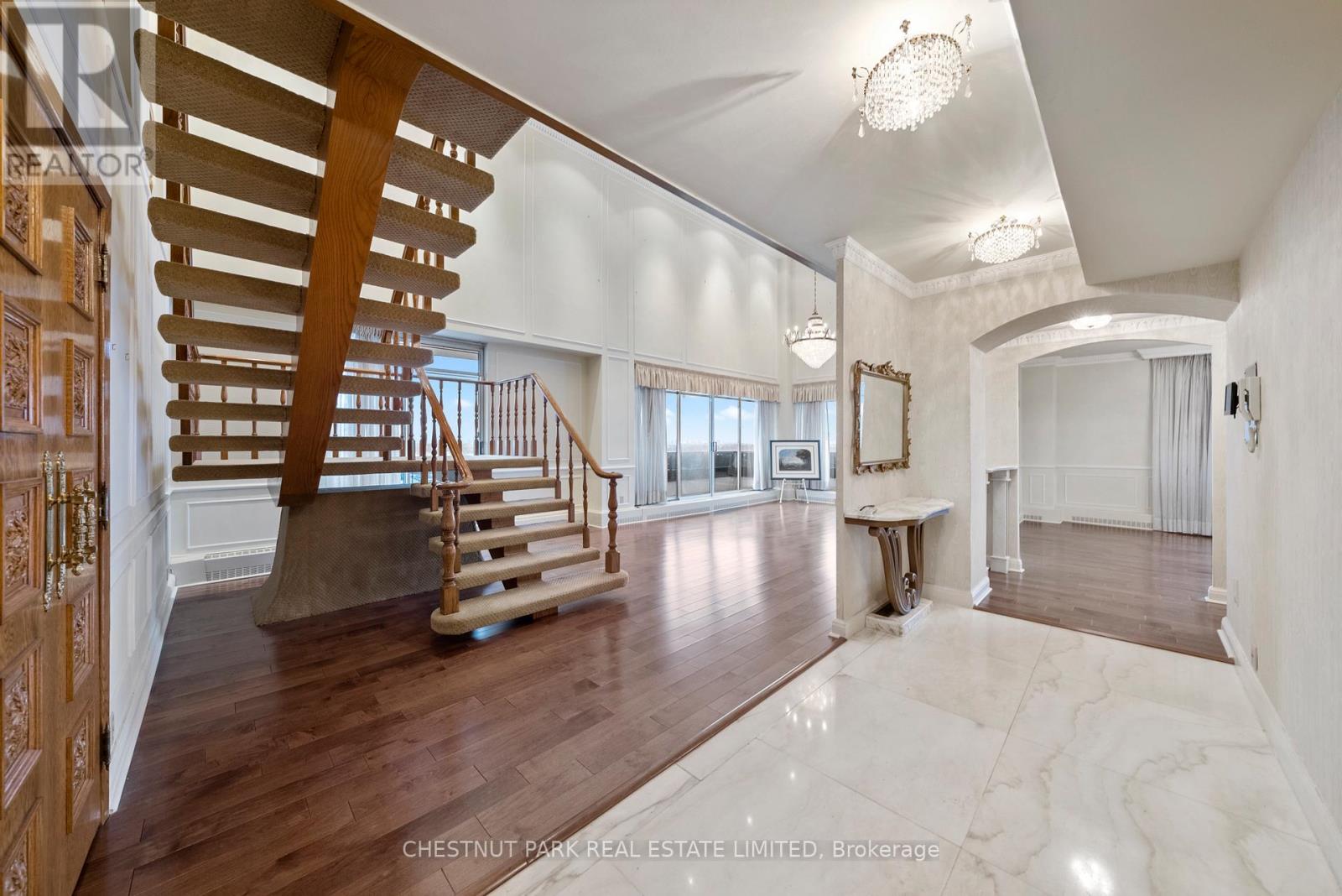 Ph 1 - 2600 Bathurst Street Property Photo 3