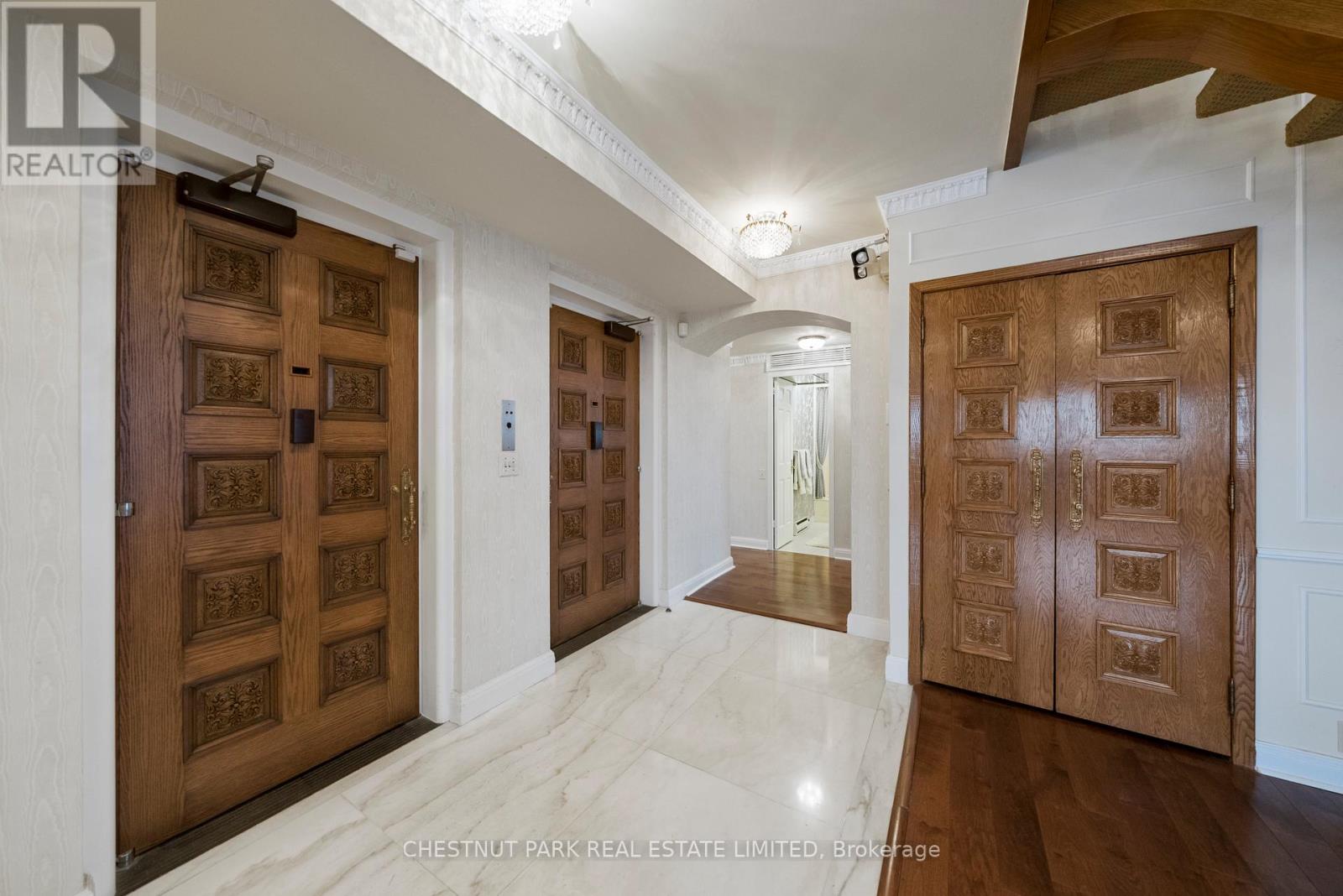 Ph 1 - 2600 Bathurst Street Property Photo 4