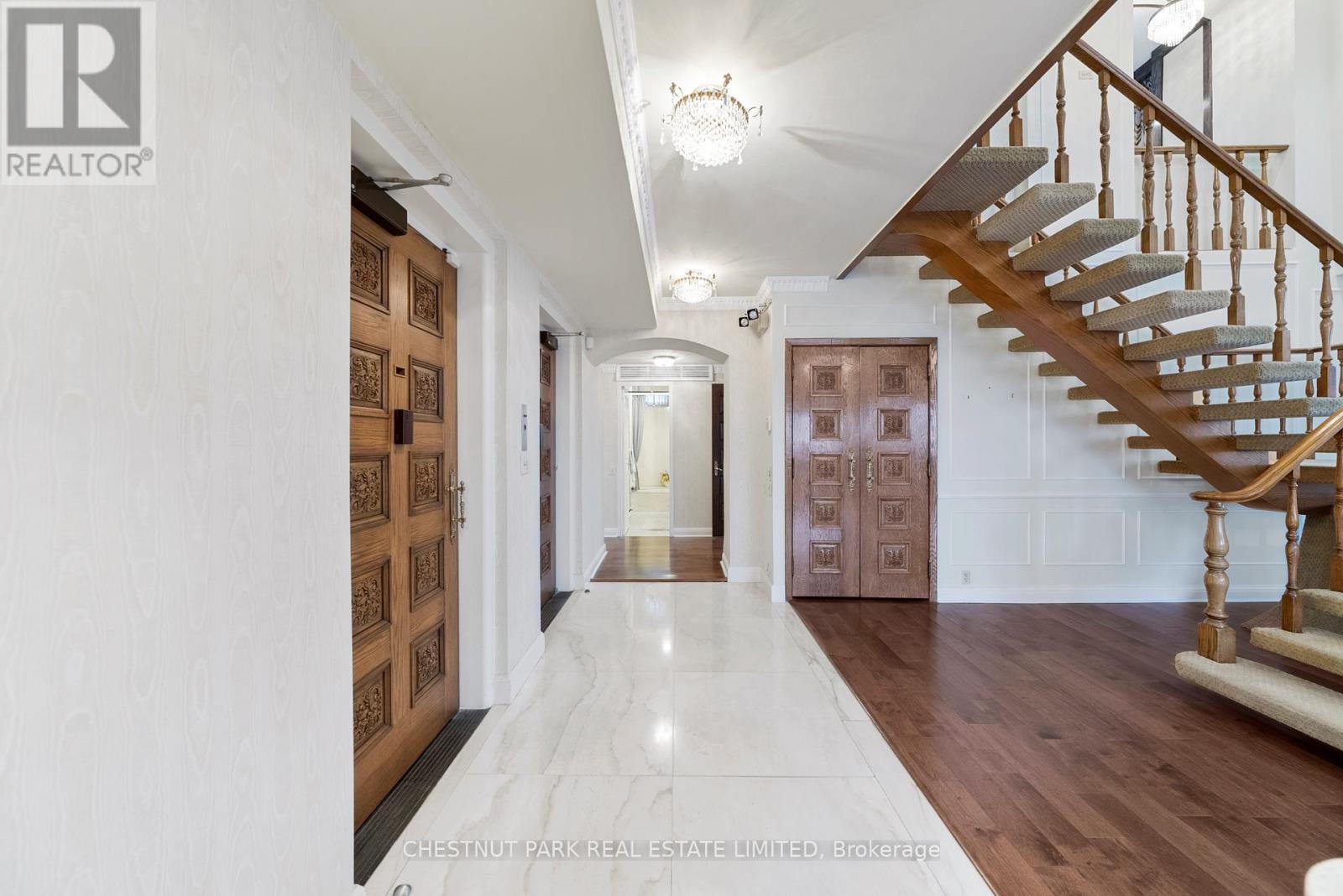 Ph 1 - 2600 Bathurst Street Property Photo 5