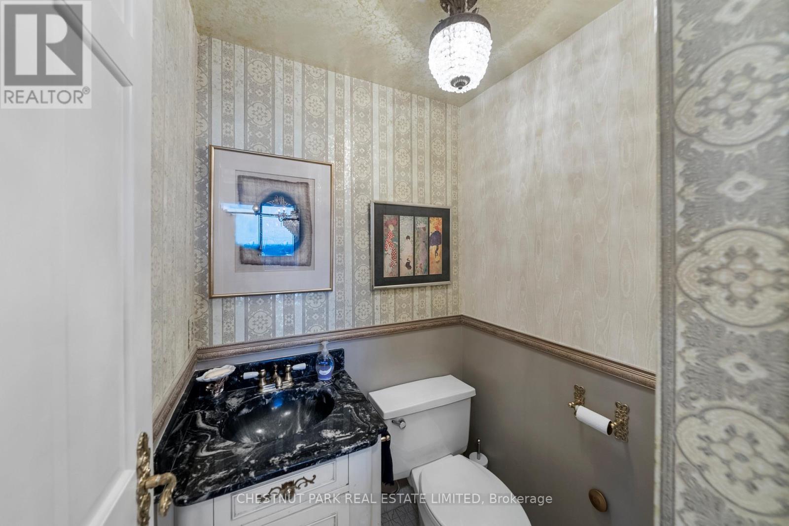 Ph 1 - 2600 Bathurst Street Property Photo 11