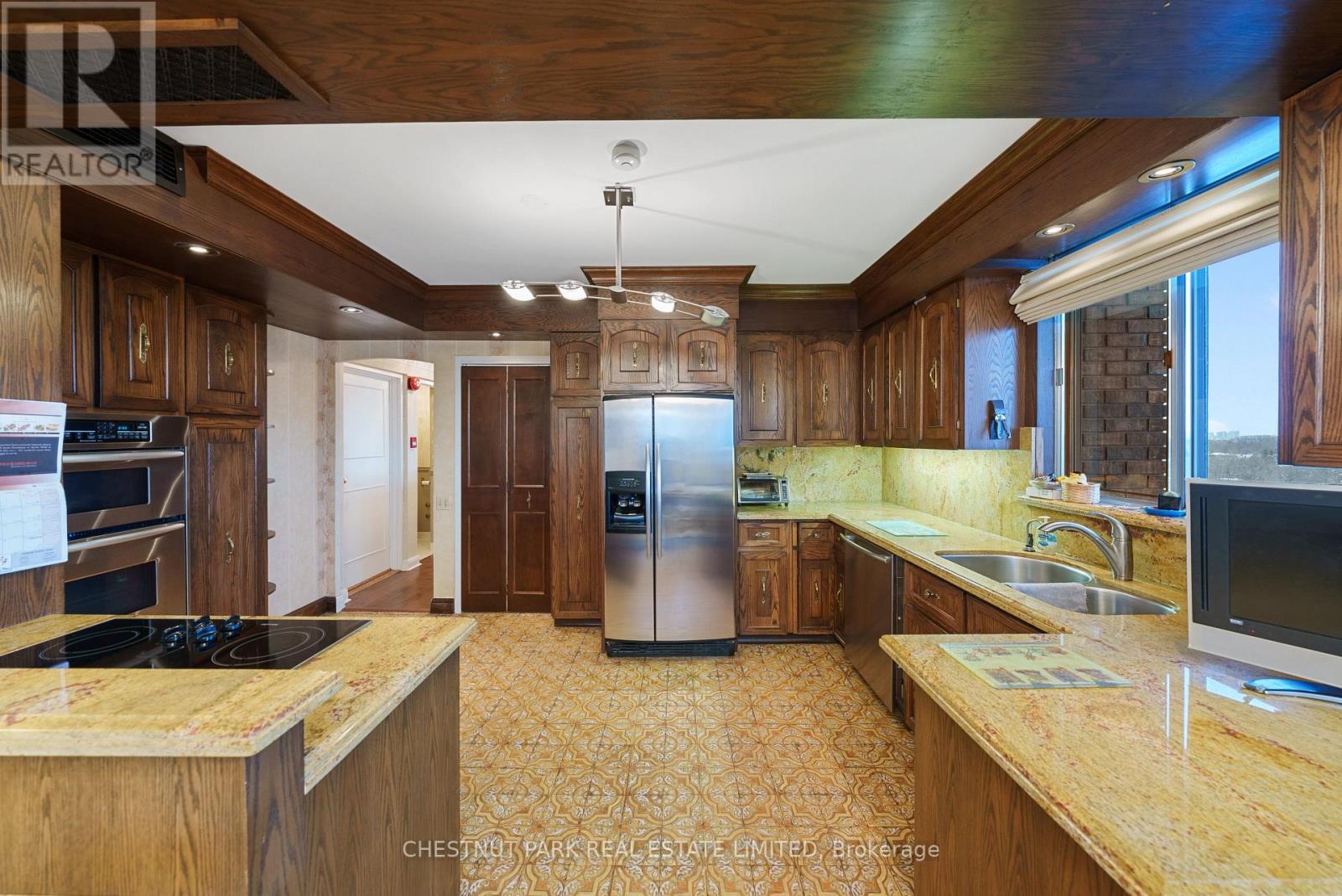 Ph 1 - 2600 Bathurst Street Property Photo 12