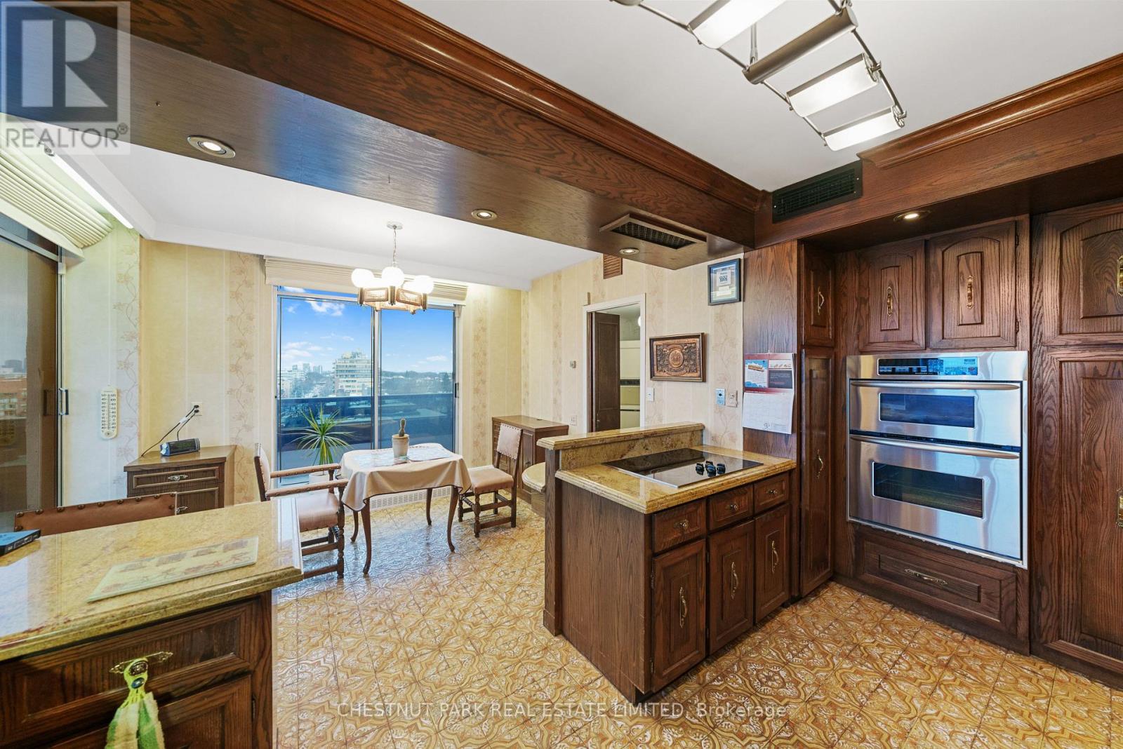Ph 1 - 2600 Bathurst Street Property Photo 15