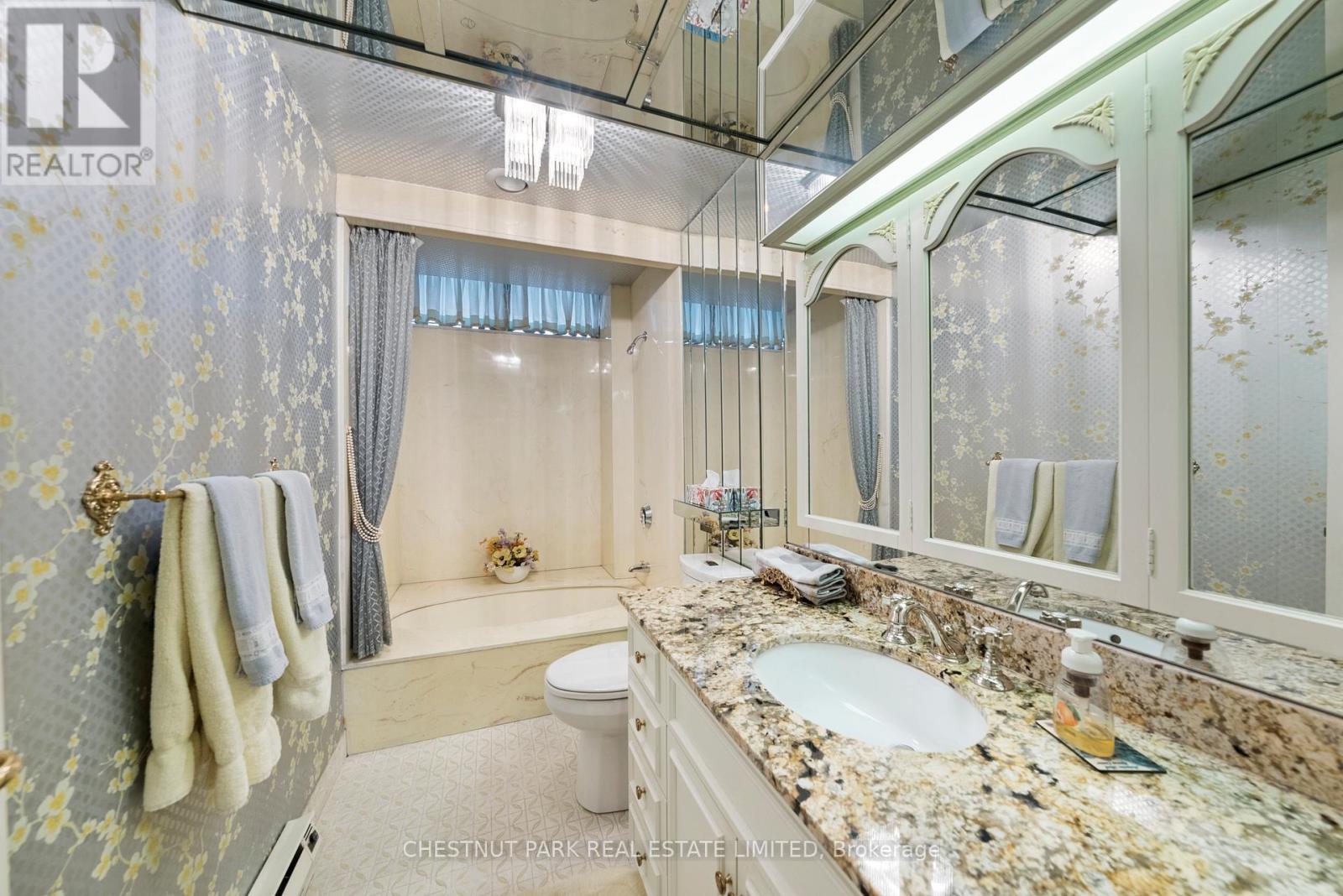 Ph 1 - 2600 Bathurst Street Property Photo 16