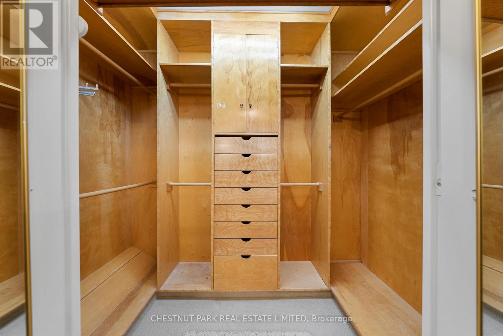 Ph 1 - 2600 Bathurst Street Property Photo 21