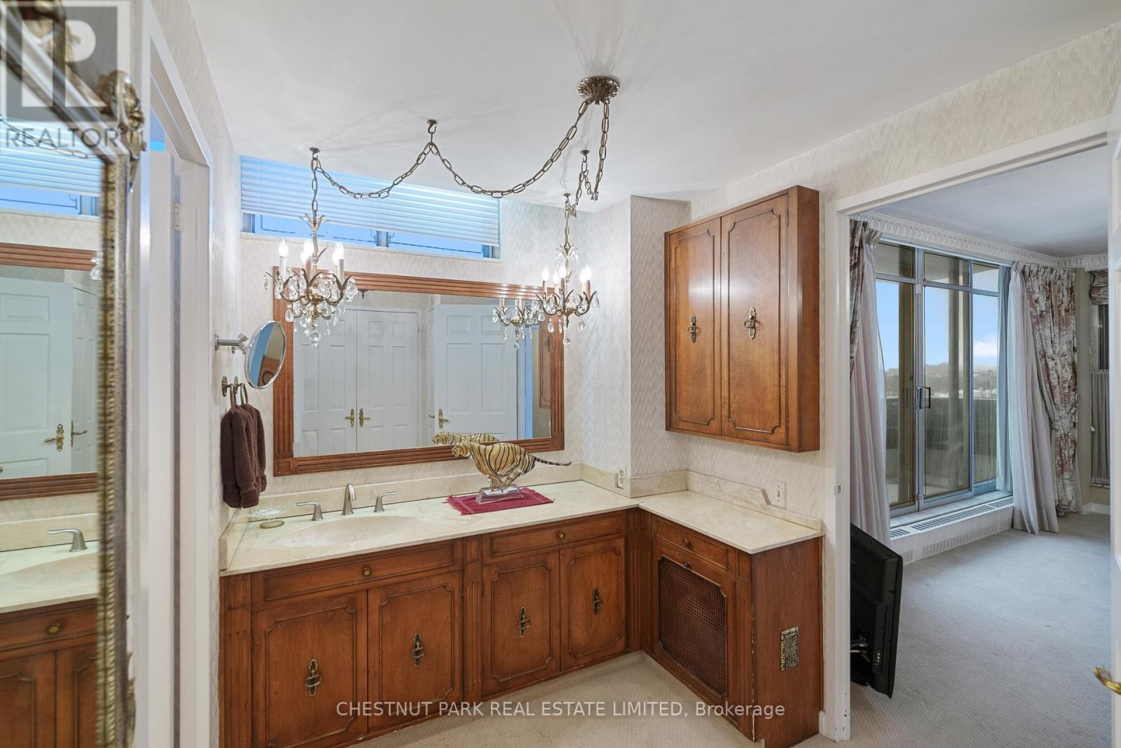 Ph 1 - 2600 Bathurst Street Property Photo 22