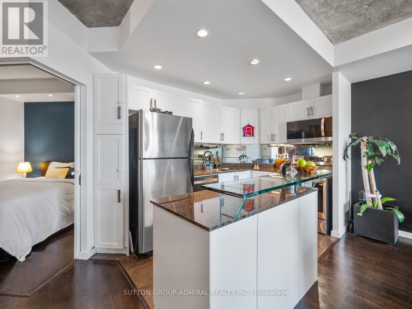 2103 - 218 Queens Quay Boulevard W Property Photo 4