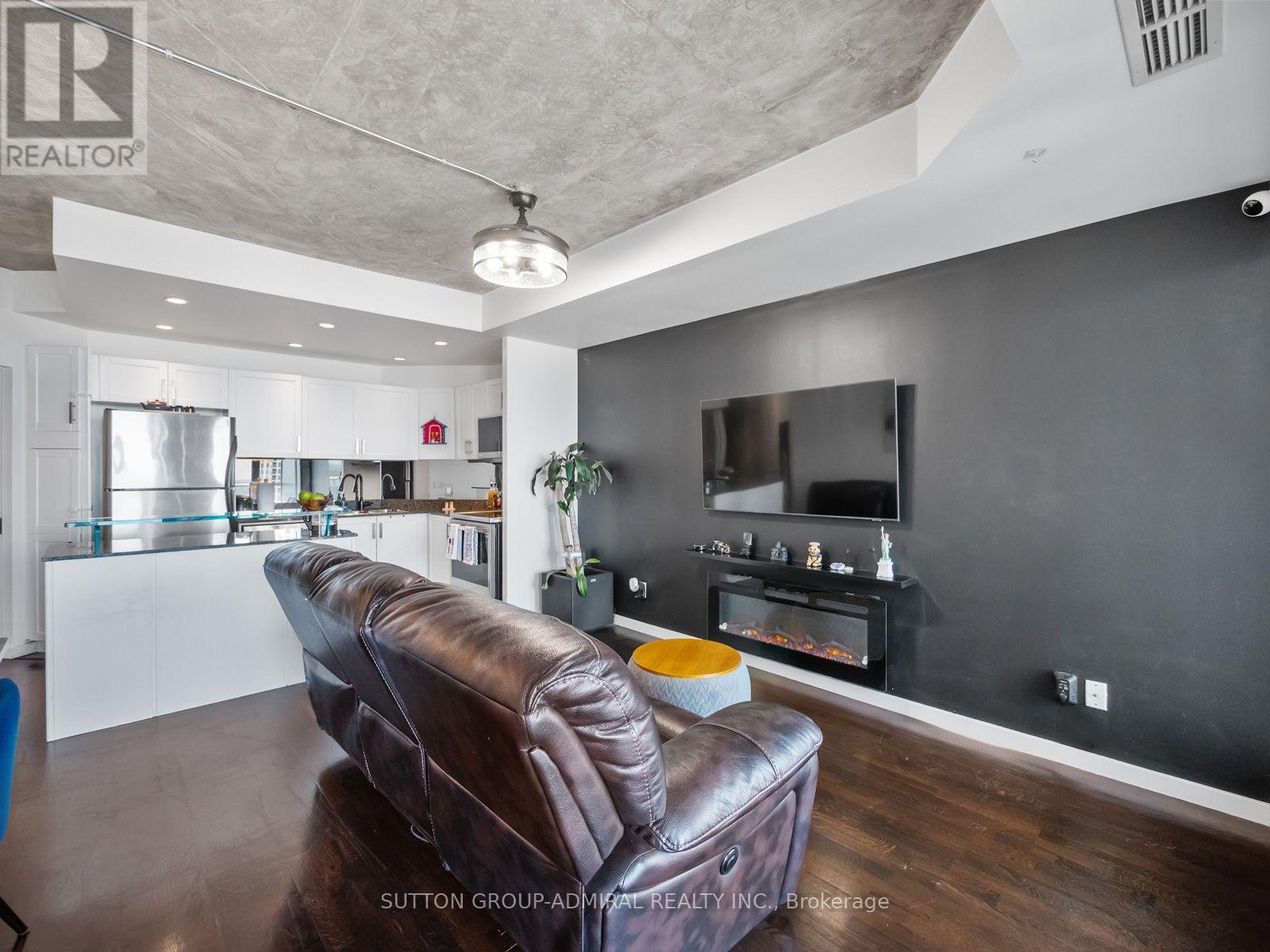 2103 - 218 Queens Quay Boulevard W Property Photo 8