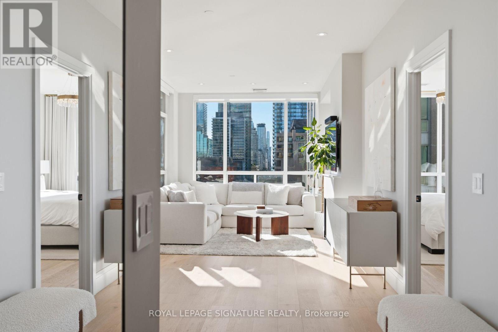 1002 - 980 Yonge Street Property Photo 3