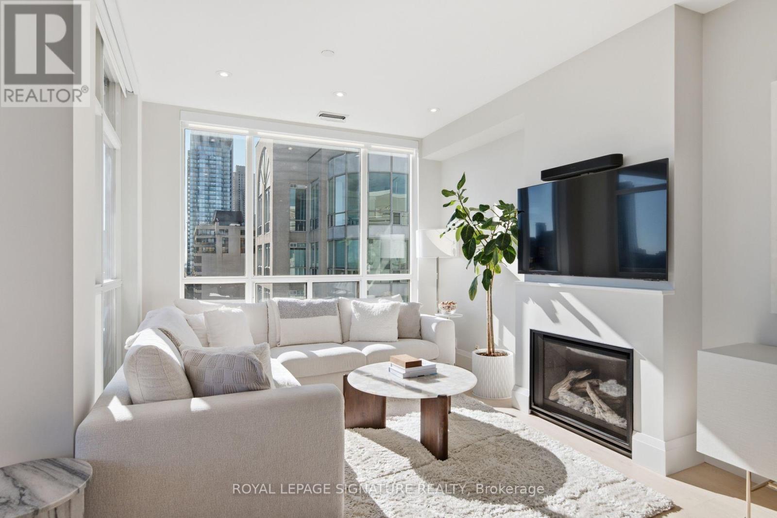 1002 - 980 Yonge Street Property Photo 6