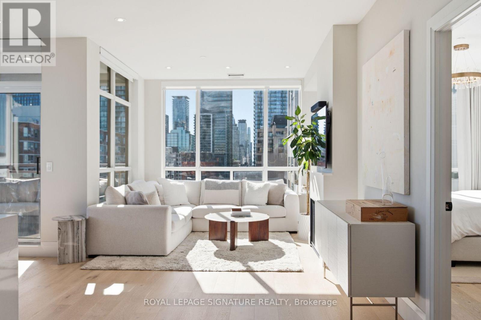 1002 - 980 Yonge Street Property Photo 8