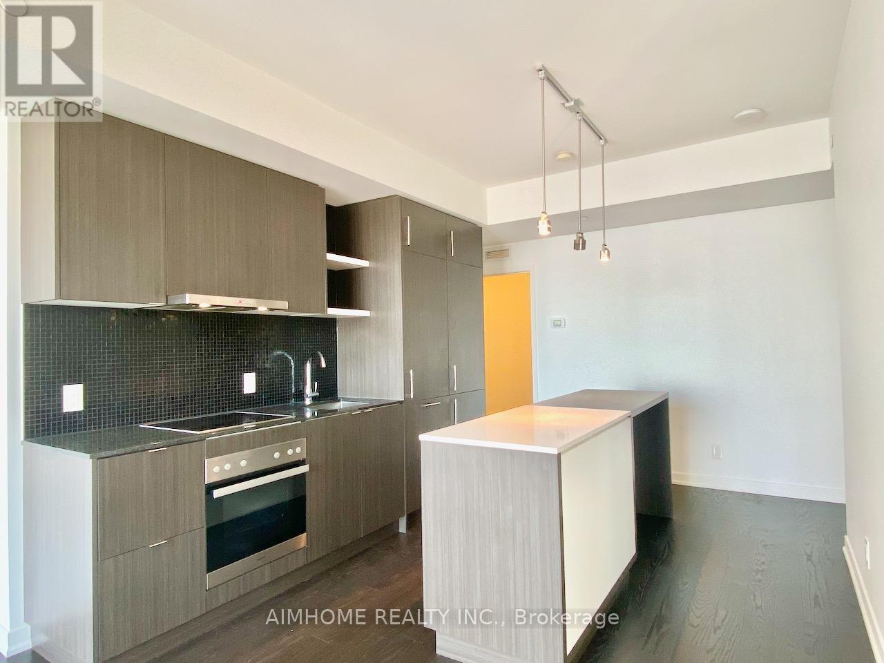 6705 - 100 Harbour Street Property Photo 3