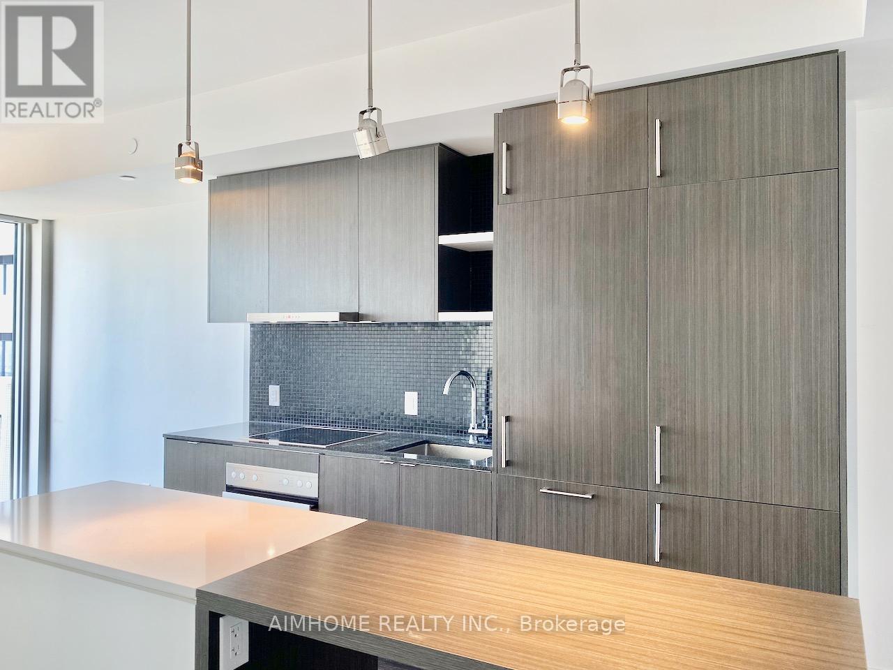 6705 - 100 Harbour Street Property Photo 4