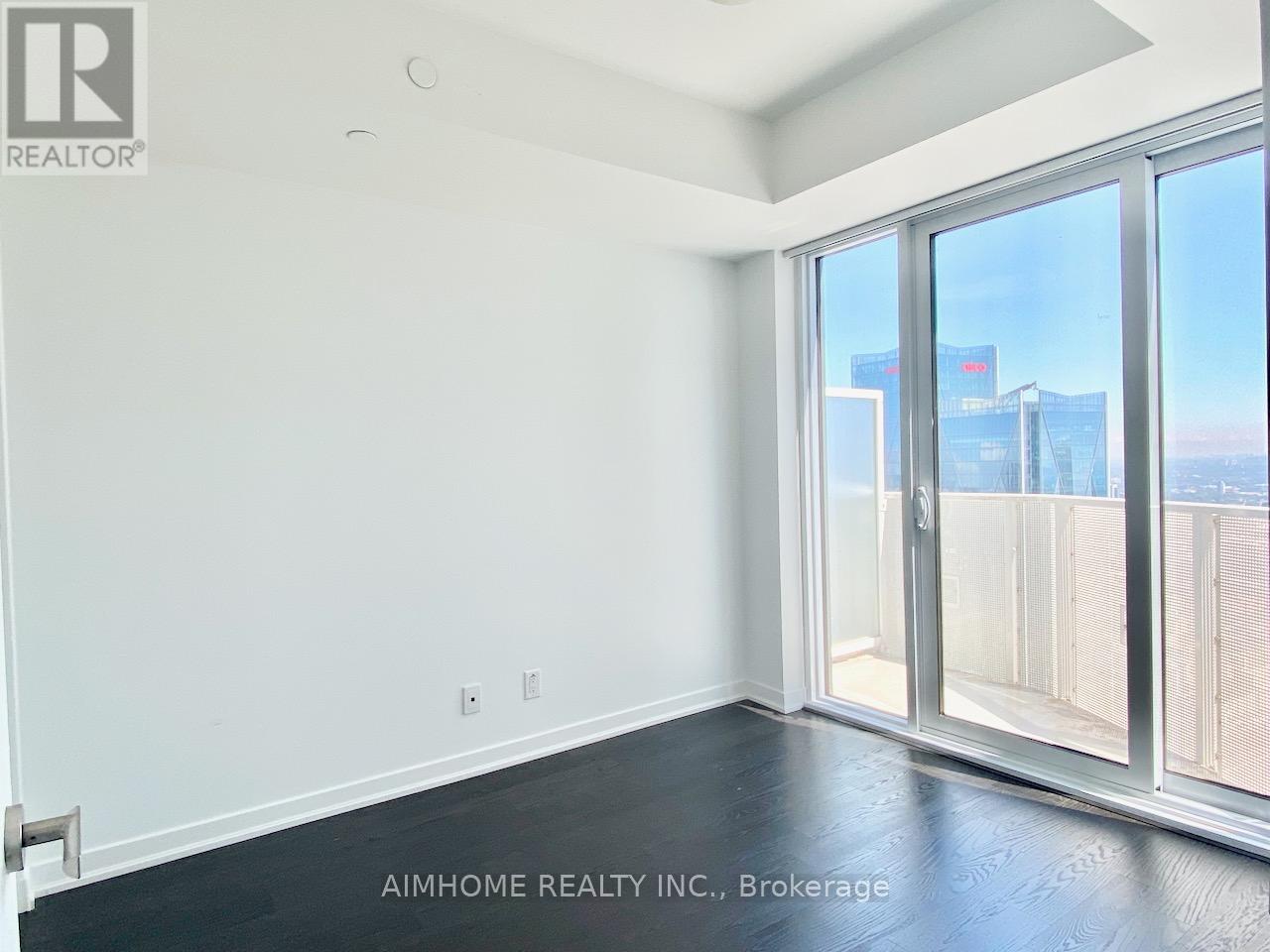 6705 - 100 Harbour Street Property Photo 7