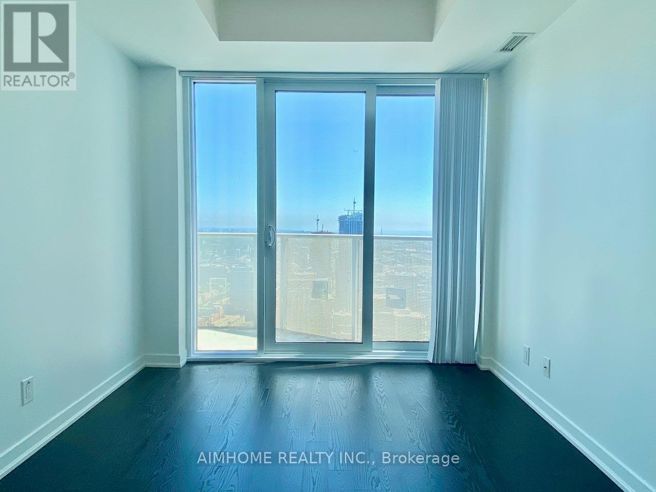 6705 - 100 Harbour Street Property Photo 8