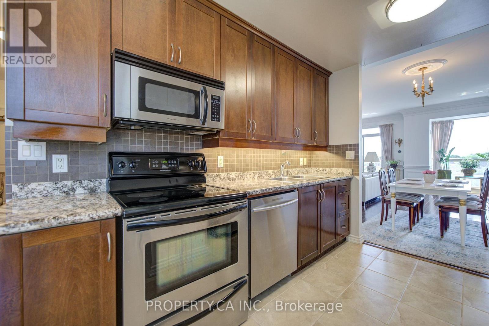 609 - 4200 Bathurst Street Property Photo 11