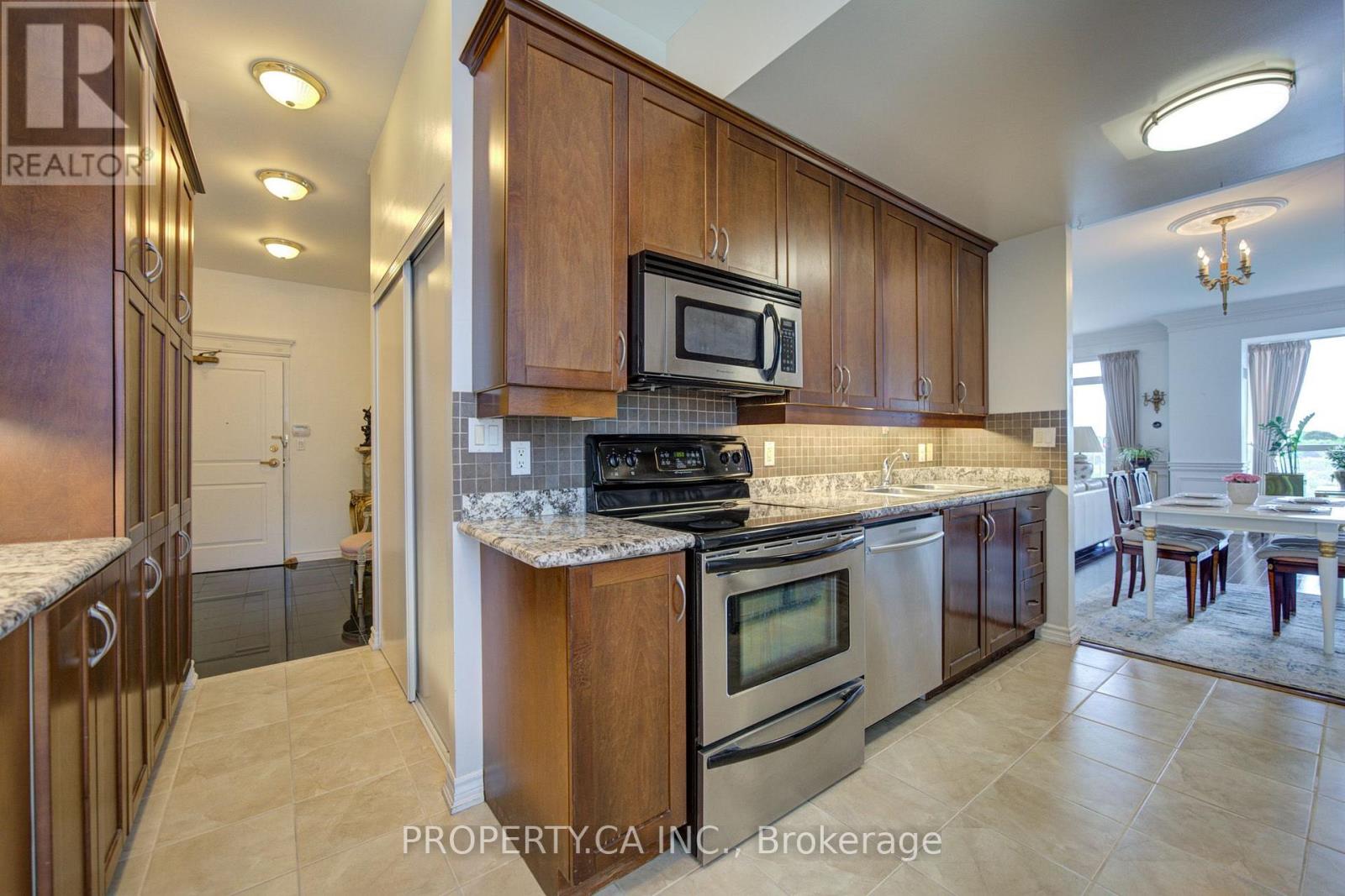 609 - 4200 Bathurst Street Property Photo 12