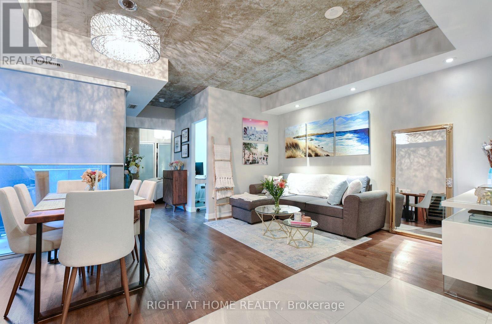 422 - 95 Bathurst Street Property Photo 9