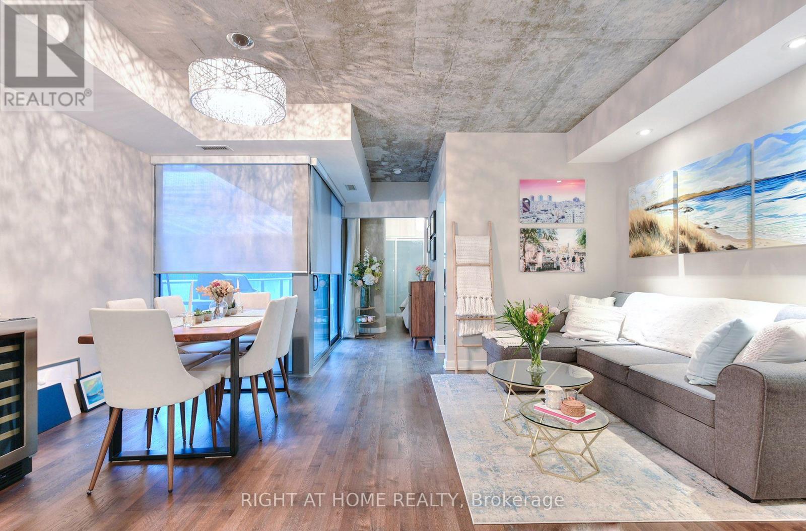 422 - 95 Bathurst Street Property Photo 10