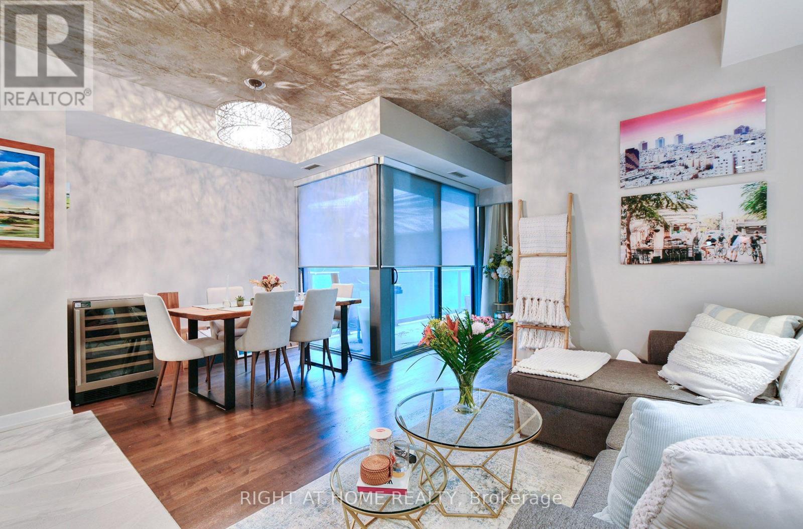 422 - 95 Bathurst Street Property Photo 12