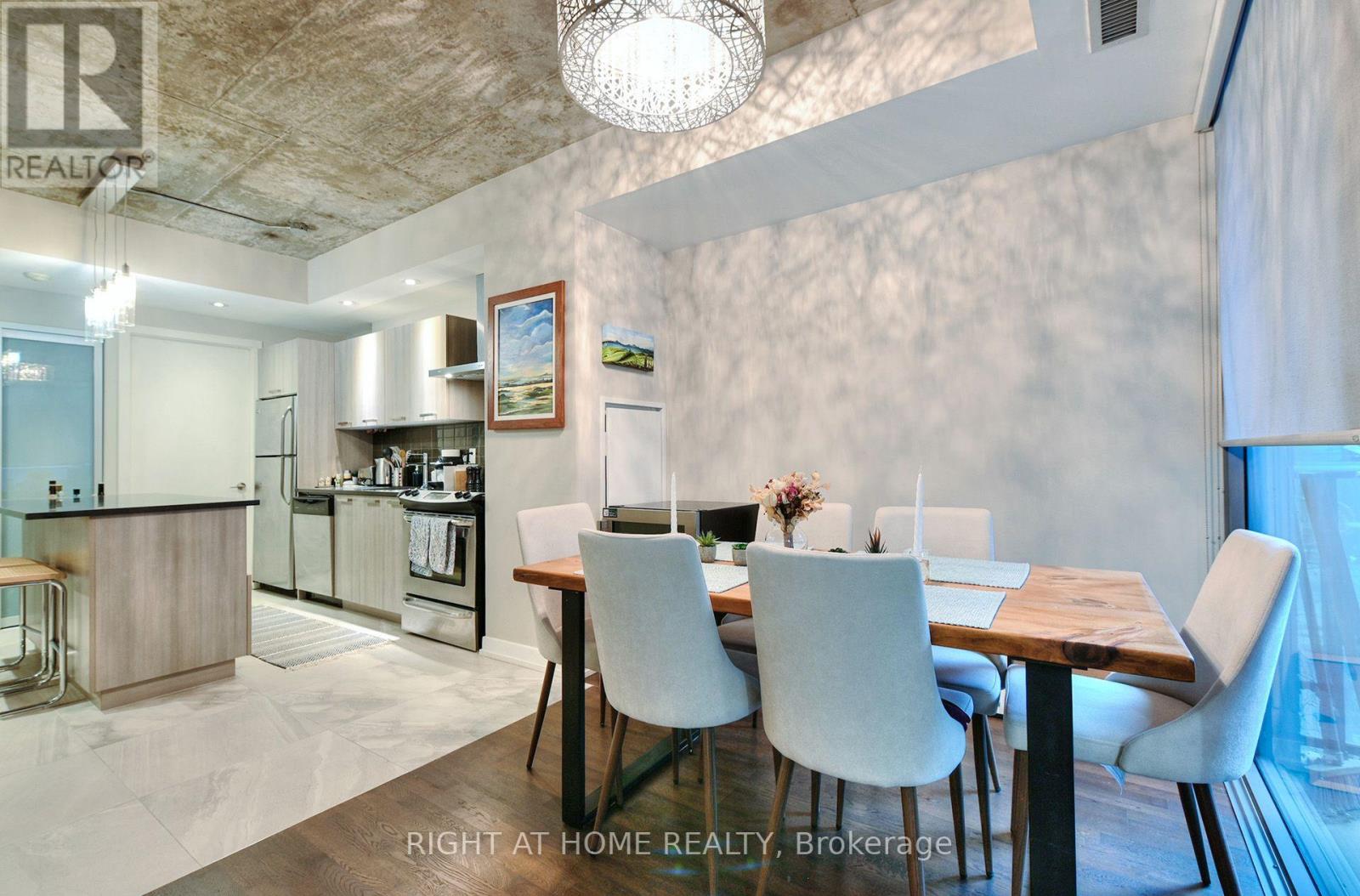 422 - 95 Bathurst Street Property Photo 13