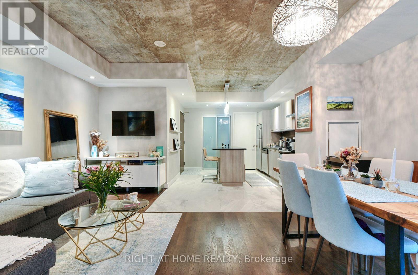 422 - 95 Bathurst Street Property Photo 14