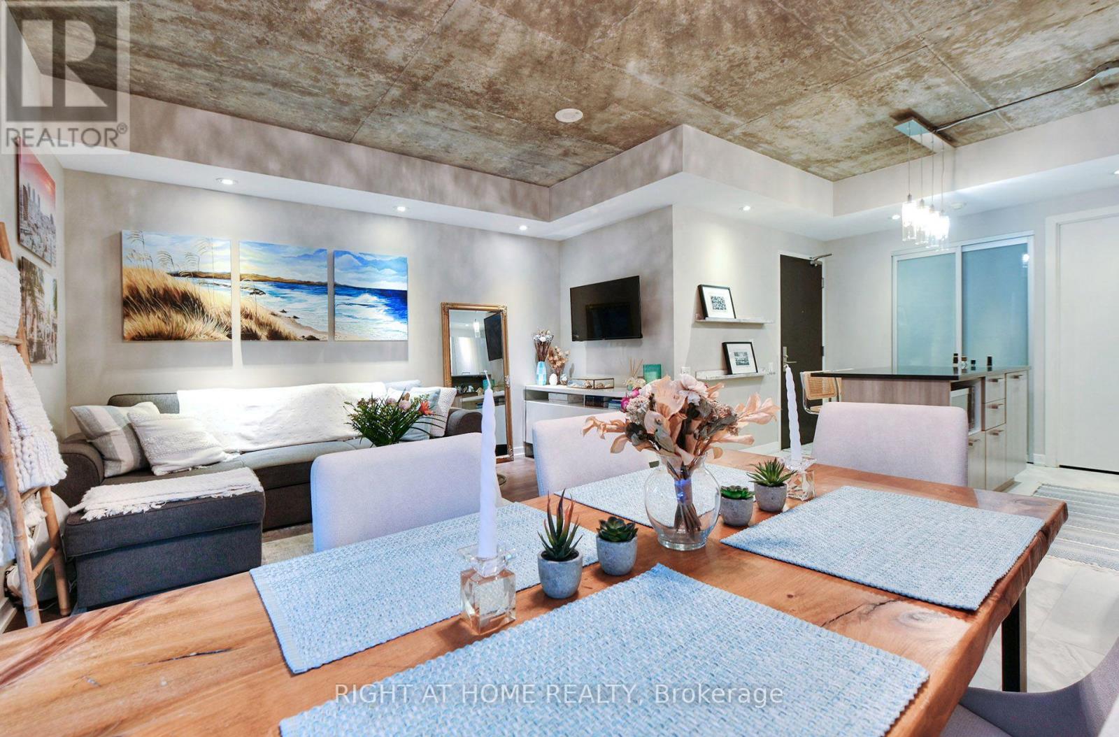422 - 95 Bathurst Street Property Photo 15