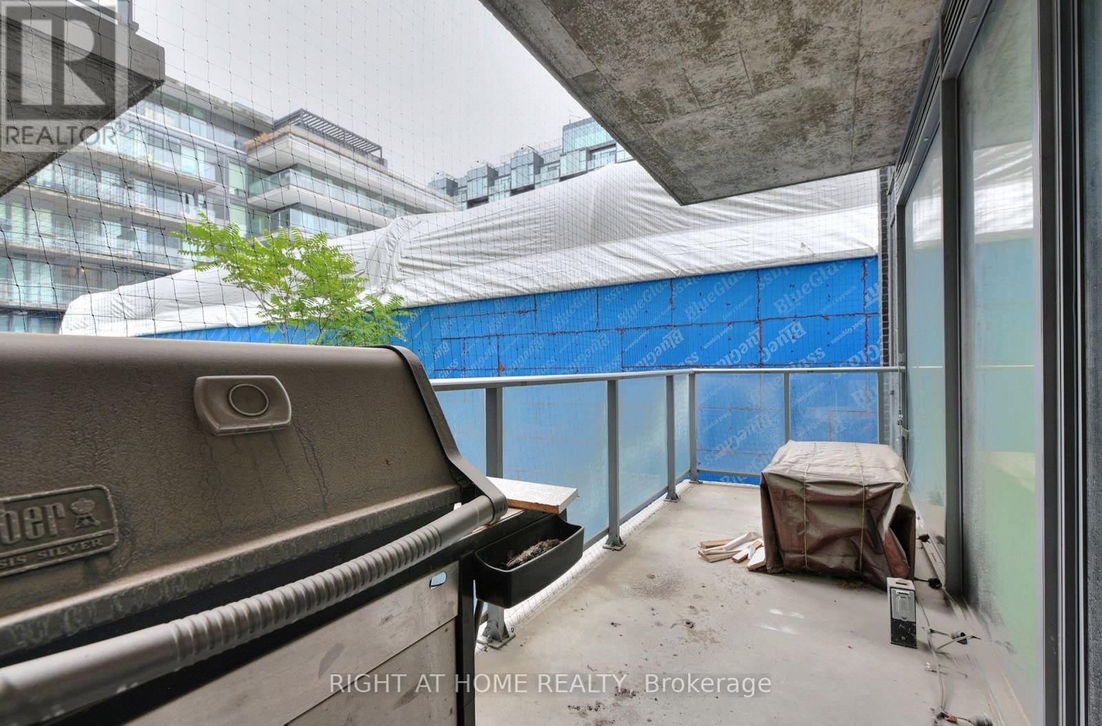422 - 95 Bathurst Street Property Photo 24