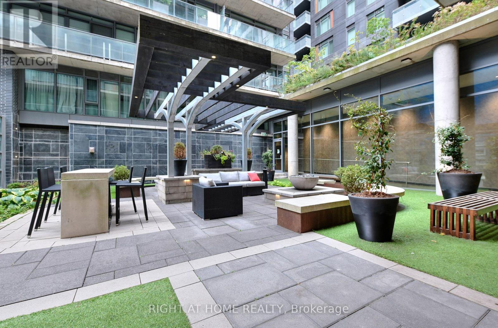 422 - 95 Bathurst Street Property Photo 26