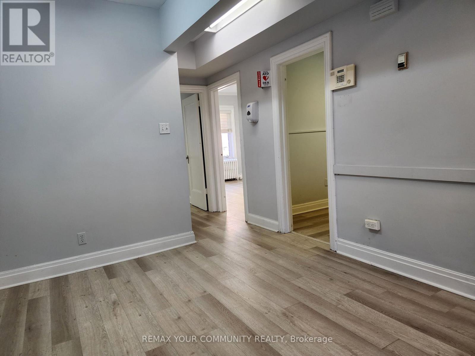 Upper - 1018 Eglinton Avenue Property Photo 6