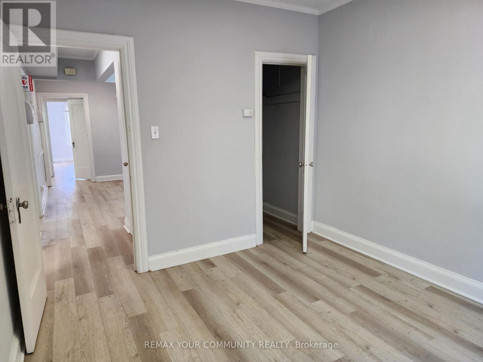 Upper - 1018 Eglinton Avenue Property Photo 7
