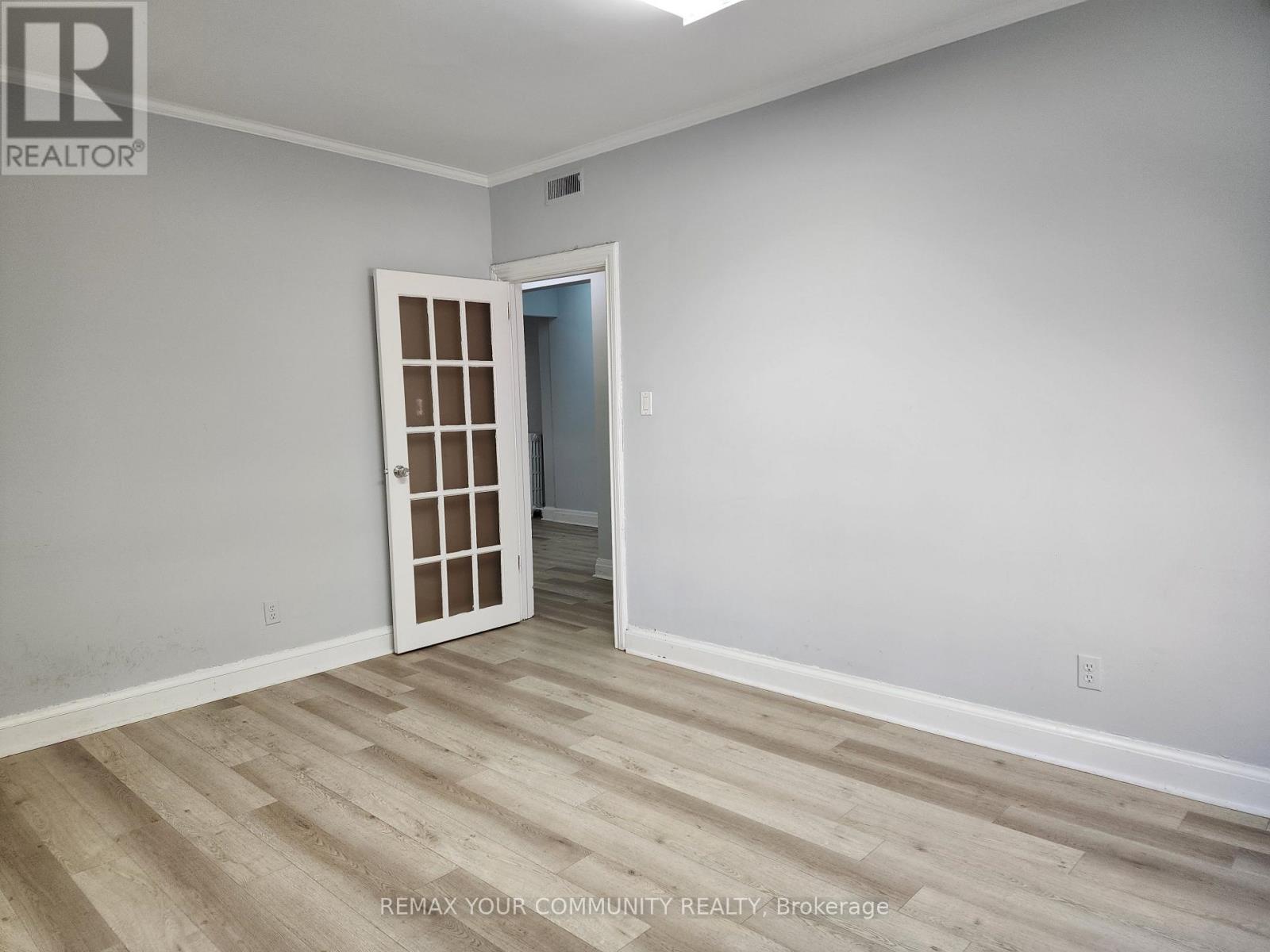 Upper - 1018 Eglinton Avenue Property Photo 9