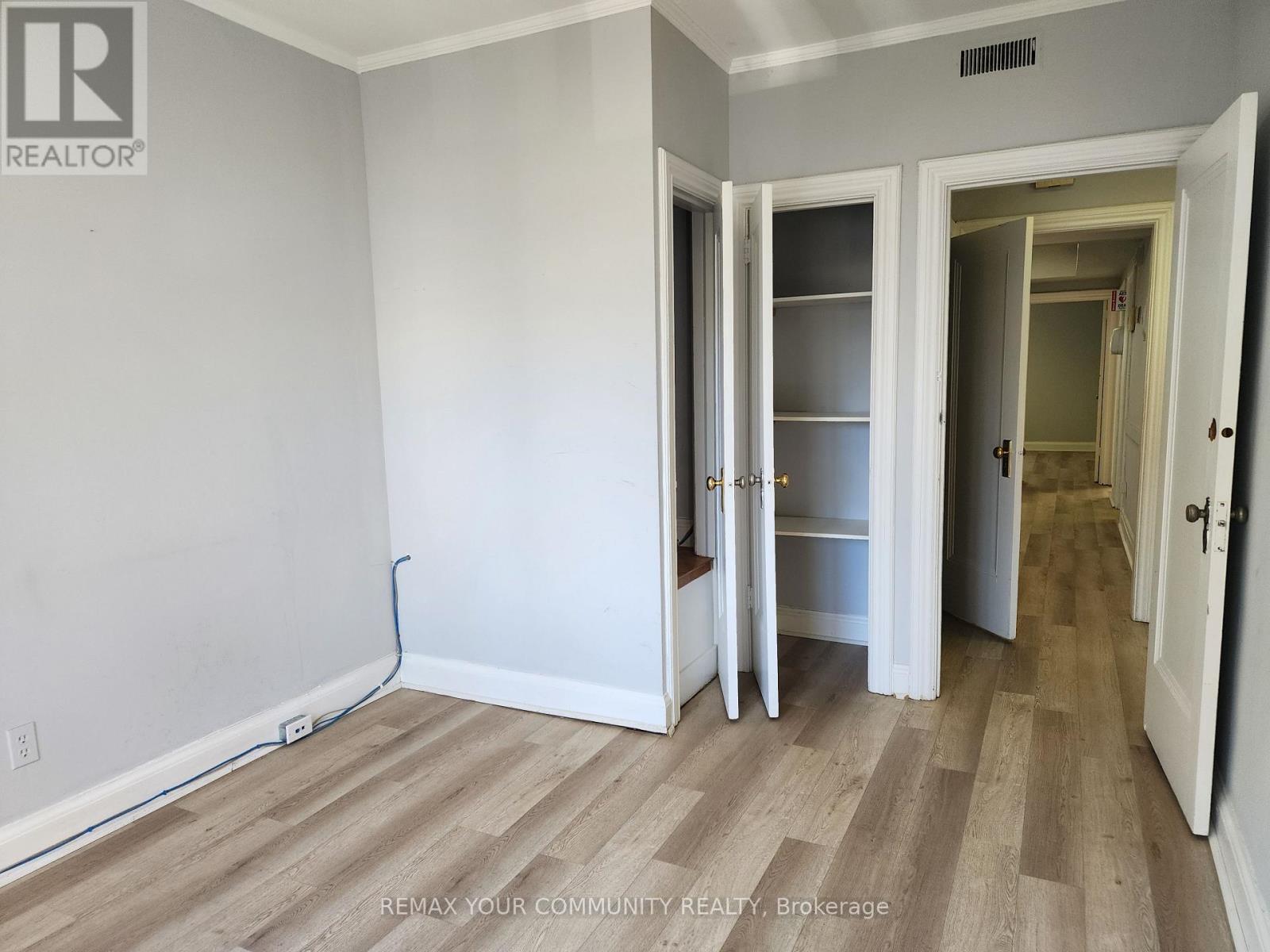 Upper - 1018 Eglinton Avenue Property Photo 12