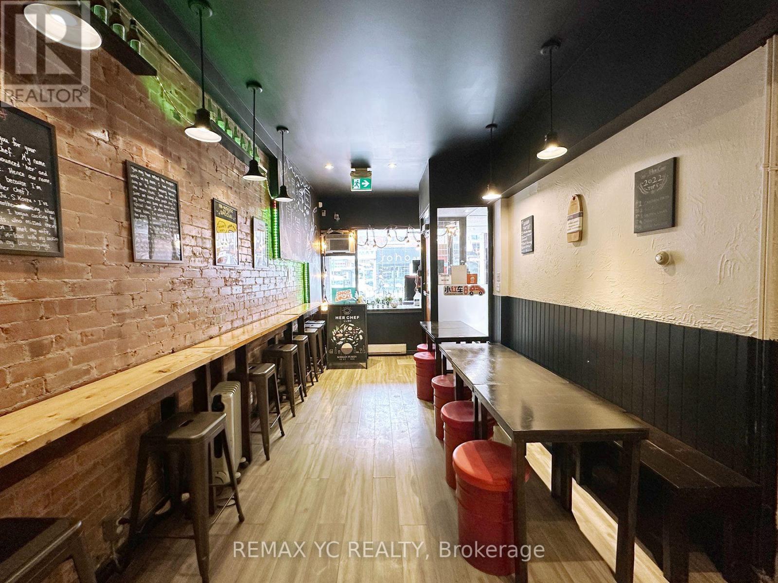 599 Bloor Street W Property Photo 4