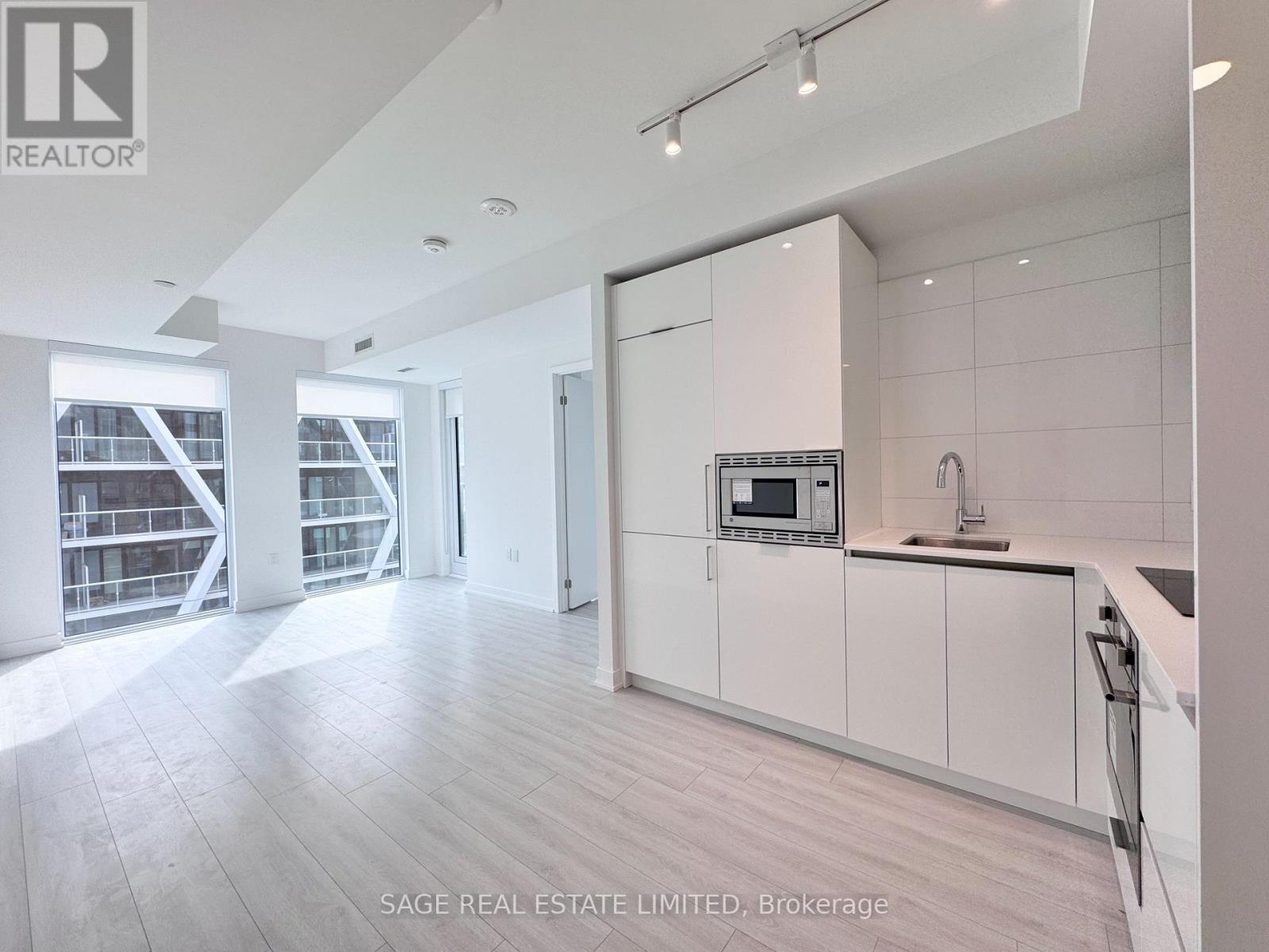 3505 - 238 SIMCOE STREET Property Photo 1