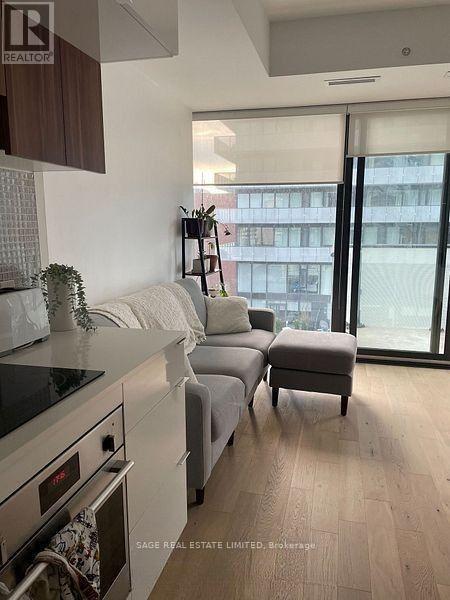 913 - 185 ROEHAMPTON AVENUE Property Photo 1